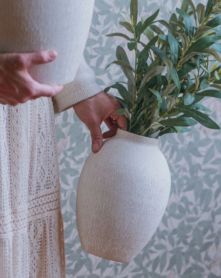 Dekorativ Vase Erato 24 cm hvit På lager igjen i august 2026