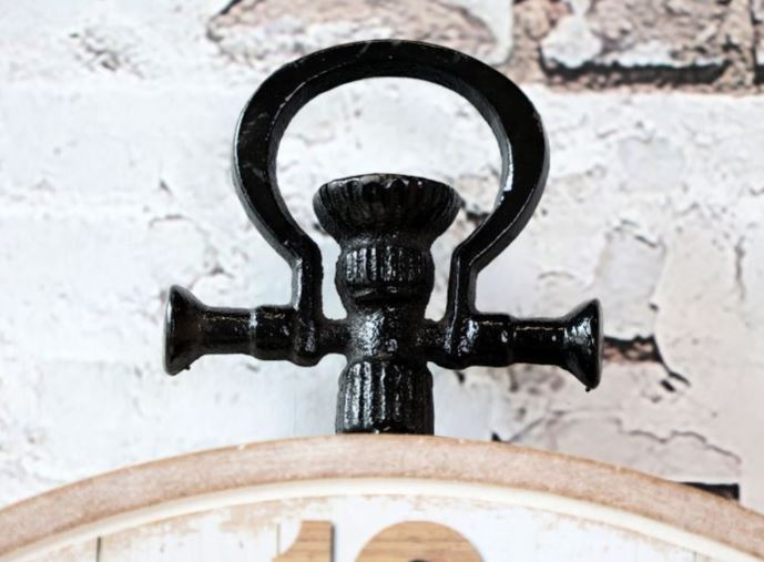 Veggklokke H50/L40/B6,5 cm antikk krem