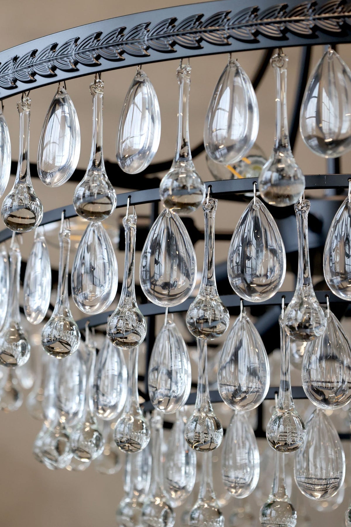 Taklampe Versailles lysekrone med dråpeformede glassprism H49/Ø50 cm svart