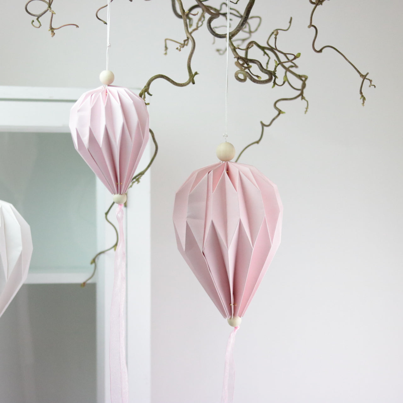 Papirballong med tøyremser 85 cm - lyserosa