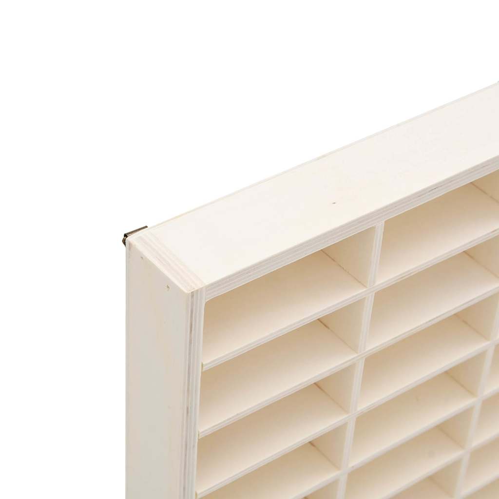 Vegghylle Tre samlerutstilling i Tre med 90 rom 50,5x4,5x79 cm