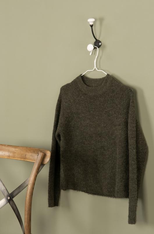 Kleshenger Emaljekrok Svart Metall 6,5x4x13cm