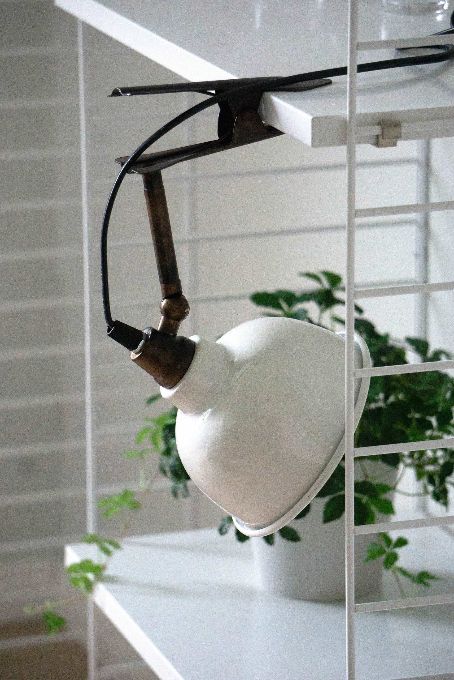 Vägglampa med Clip El - Emalj Shell