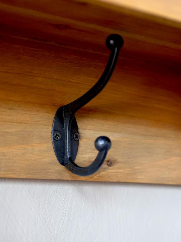 Vegghylle med 2 skuffer og 3 kroker H34/L70/B16,5 cm natur