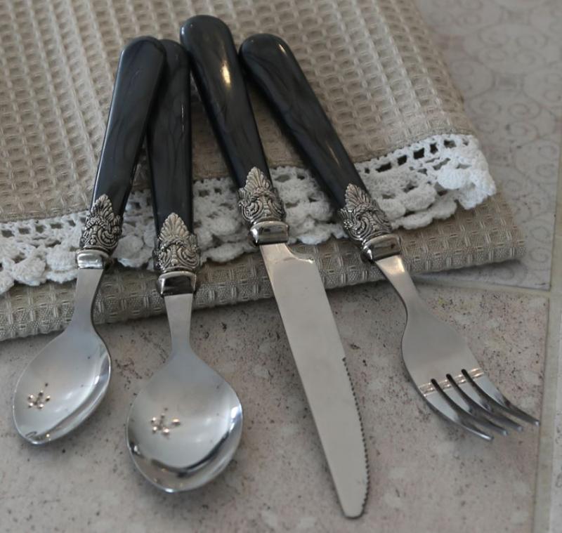 Bestikk Linas 16 stykker - antikk perlekullgrå