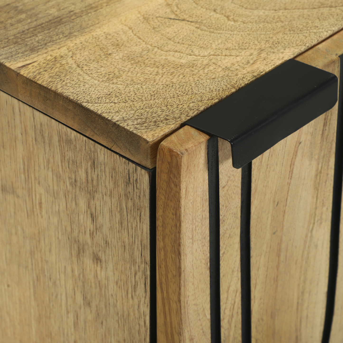 Baderomskap - 38 x 33,5 x 48 cm, Laget av solid og konstruert tre.