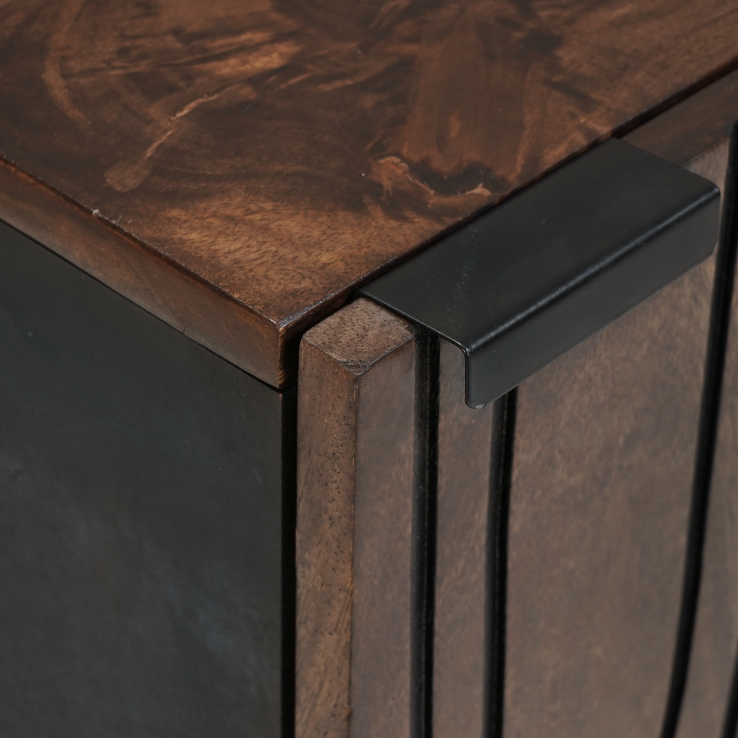 Bad Hengekabinett - 38x33.5x48 cm av Massivt Tre