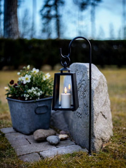 Gravpynt Lykte med lys og holder 10x20cm + 52cm Svart