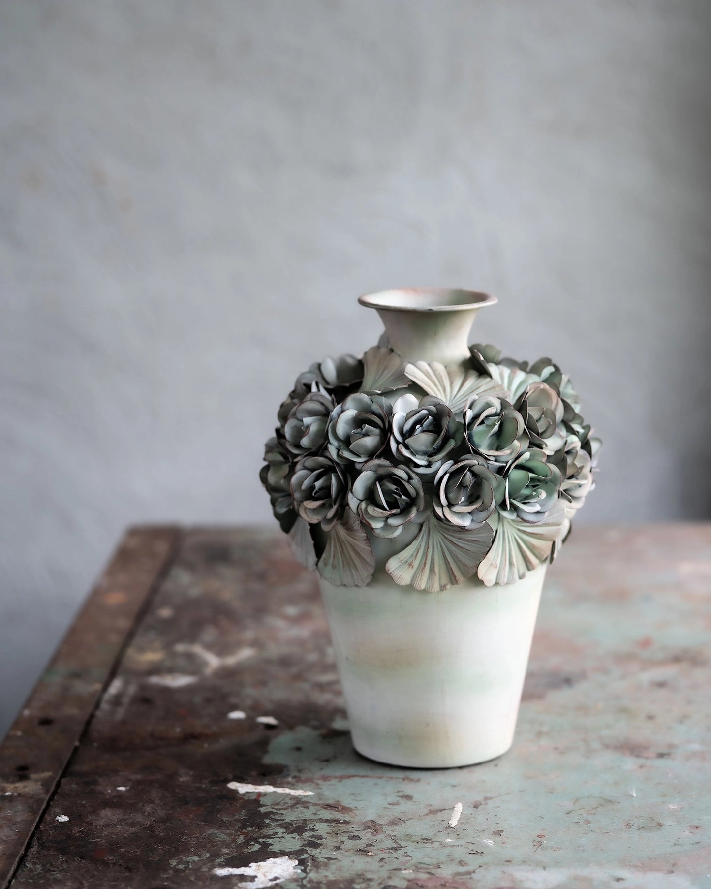 Dekorativ Vase Ofelia Blomstrande Grønn Ø21x30cm Metall På lager: Uke 38