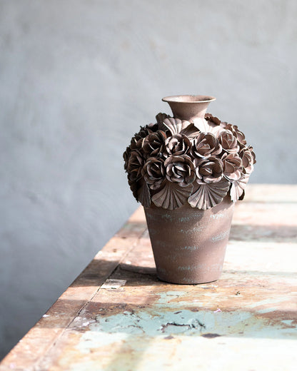 Dekorativ Vase Ofelia Blomstrete Brun Ø21x30cm Metall