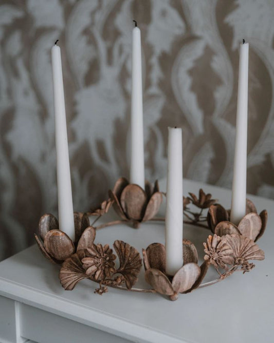 Lysestake Nona Floral Beige Ø34 cm På lager mars 2026