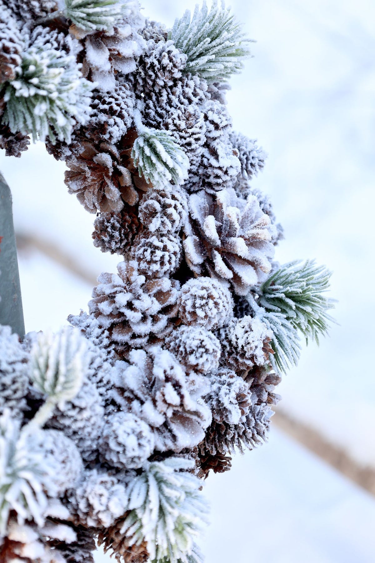 Jul div. Krans med kongler og snø Ø33 cm natur