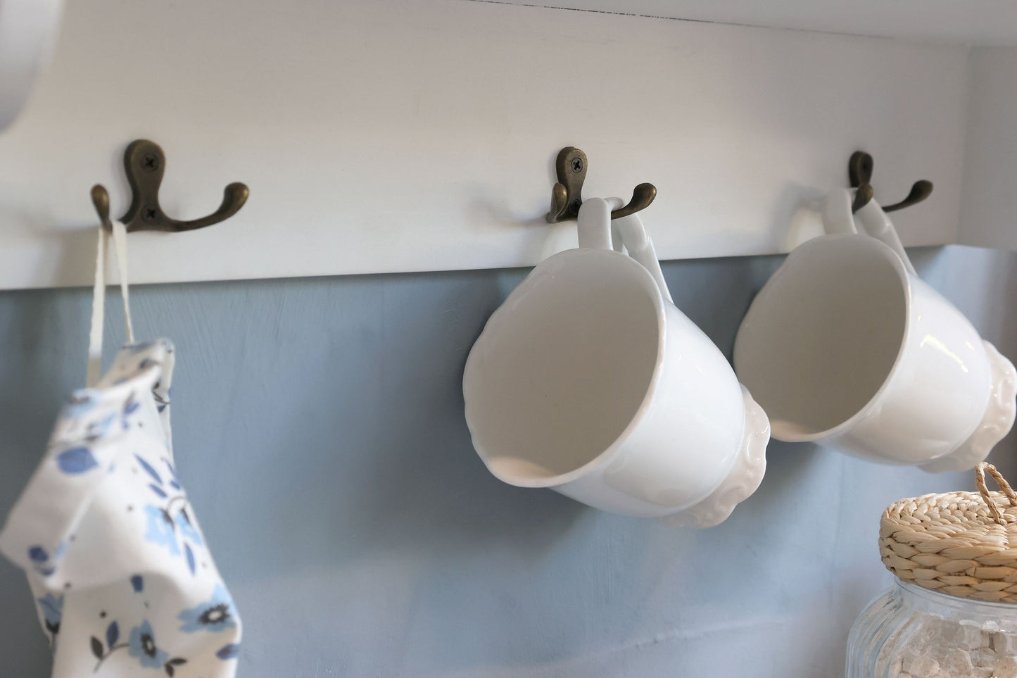 Veggskap m. 1 dør og 3 hyller H61/L56/B19 cm antikk krem