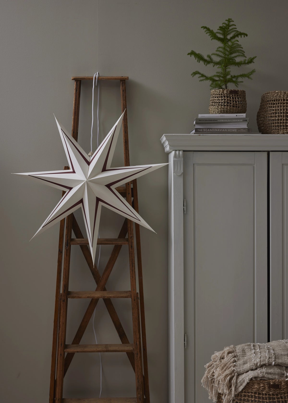Adventsstjerne med stripe 77 cm Hvit/Rød