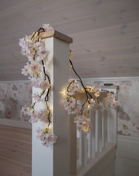 Batteridrevet belysning Ljusslinga 180 cm kirsebærblomster