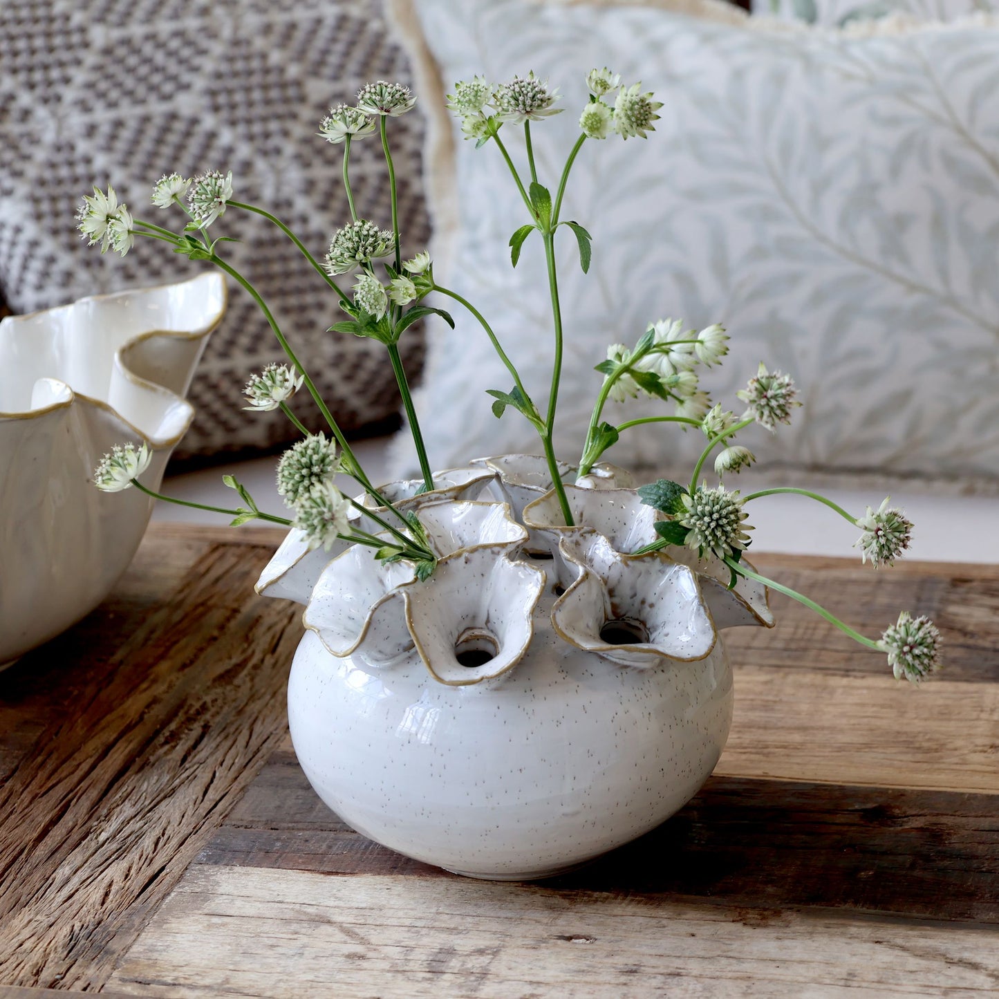 Dekorativ vase med 12 hull til blomster H15/Ø21 cm På lager august 2026
