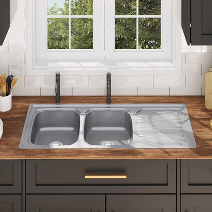 Kjøkkenvask med dobbel kum med sil og samler rustfritt stål