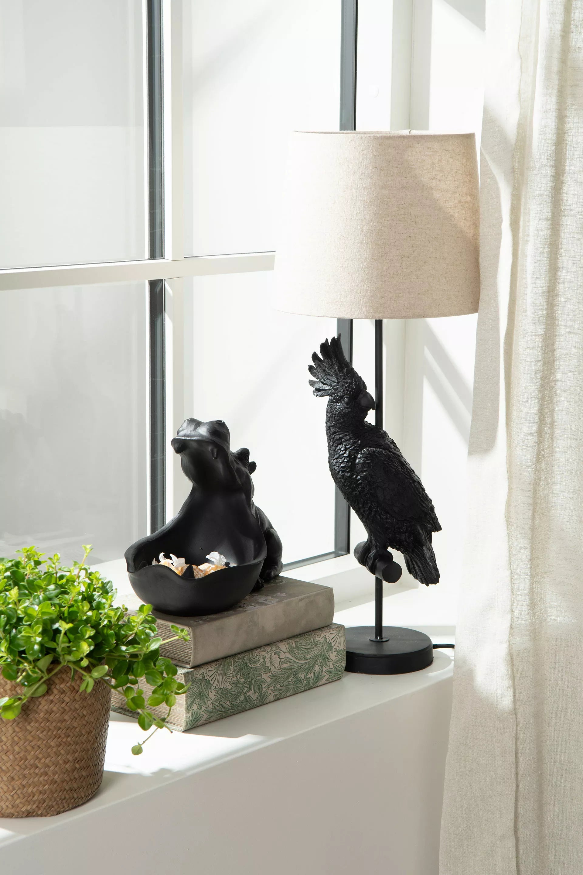 Bordslampa Lampfot Kakadua Svart Polyresin 13,5x15x51cm    I lager: Vecka  6
