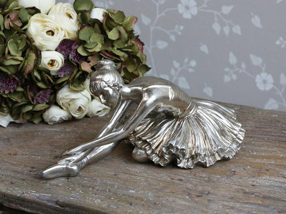 Dekorasjon Ballerina sittende H15 / L32 / W18 cm antikk sølv SALG