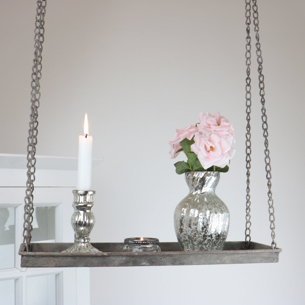 Hengende hylle med lav kant - antikkgrå